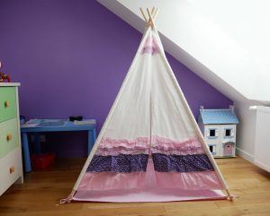 Tipi à froufous chambre de fille vue face