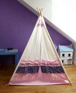 Tipi à froufous chambre de fille vue face